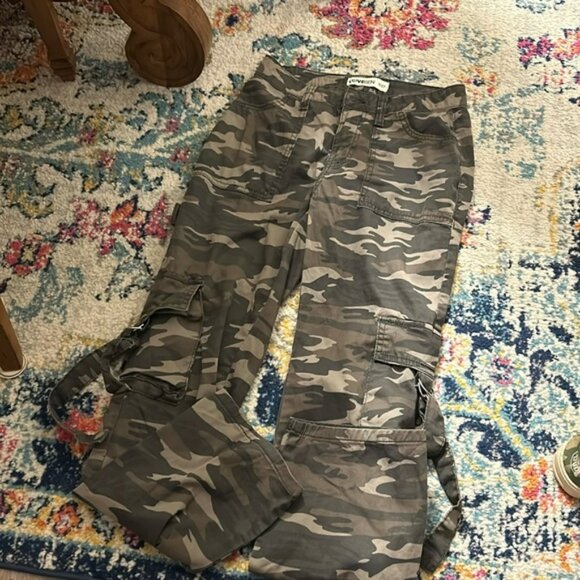 Camo Cargo Pants - Picture 4 of 4